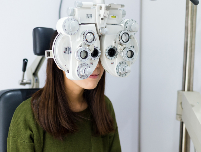 woman-doing-the-eye-exam-2022-12-15-22-18-49-utc-1.jpg