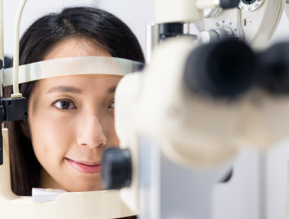 woman-look-in-ophthalmoscope-2022-12-15-21-58-49-utc-1.jpg